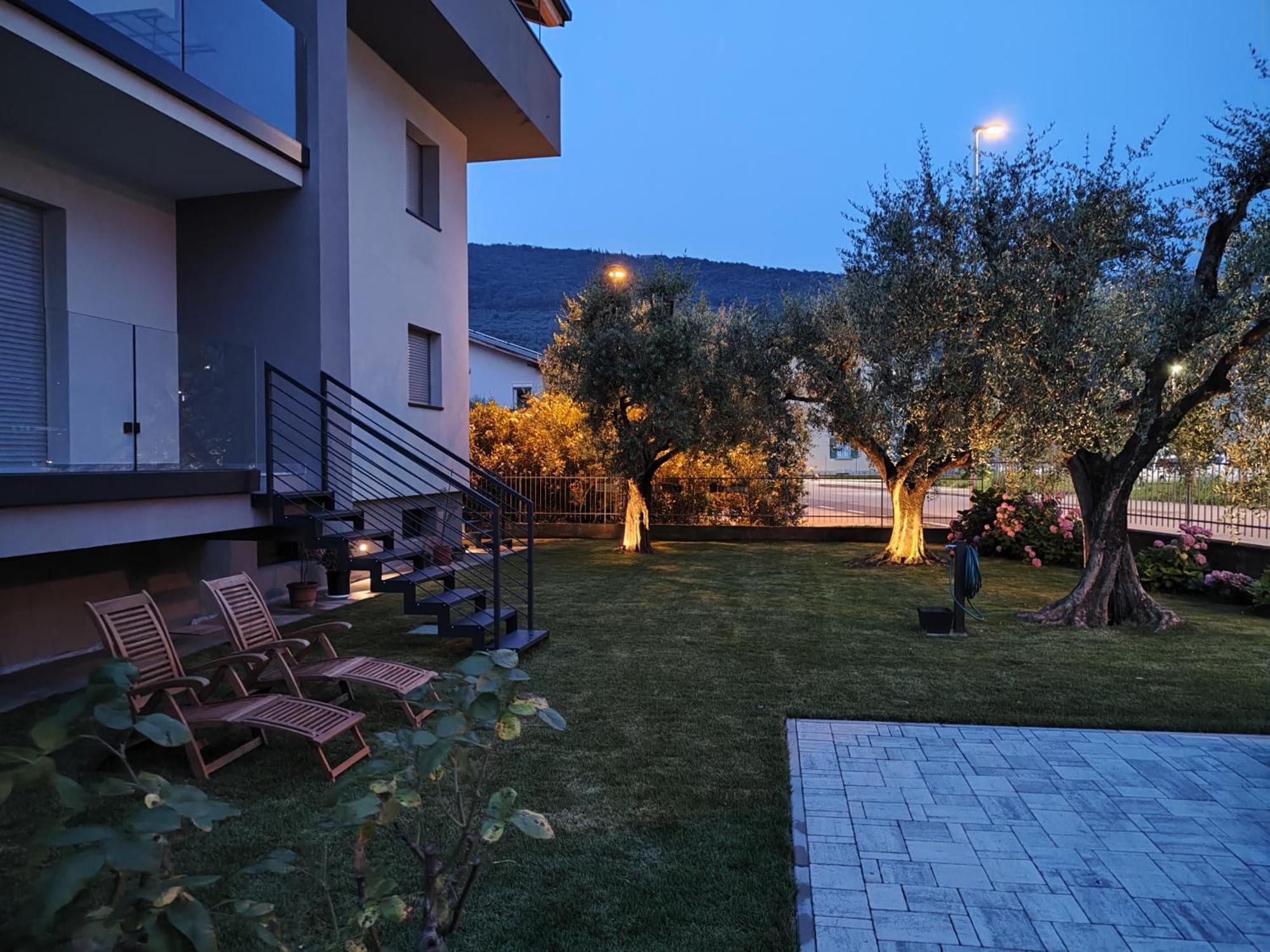 Oasi Degli Ulivi Apartment ริวาเดลการ์ดา ภายนอก รูปภาพ