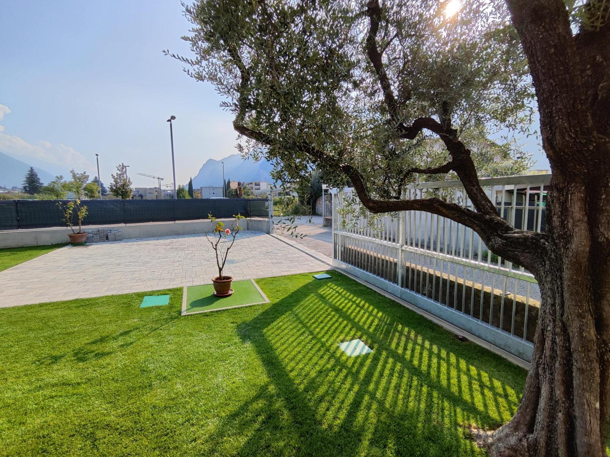Oasi Degli Ulivi Apartment ริวาเดลการ์ดา ภายนอก รูปภาพ