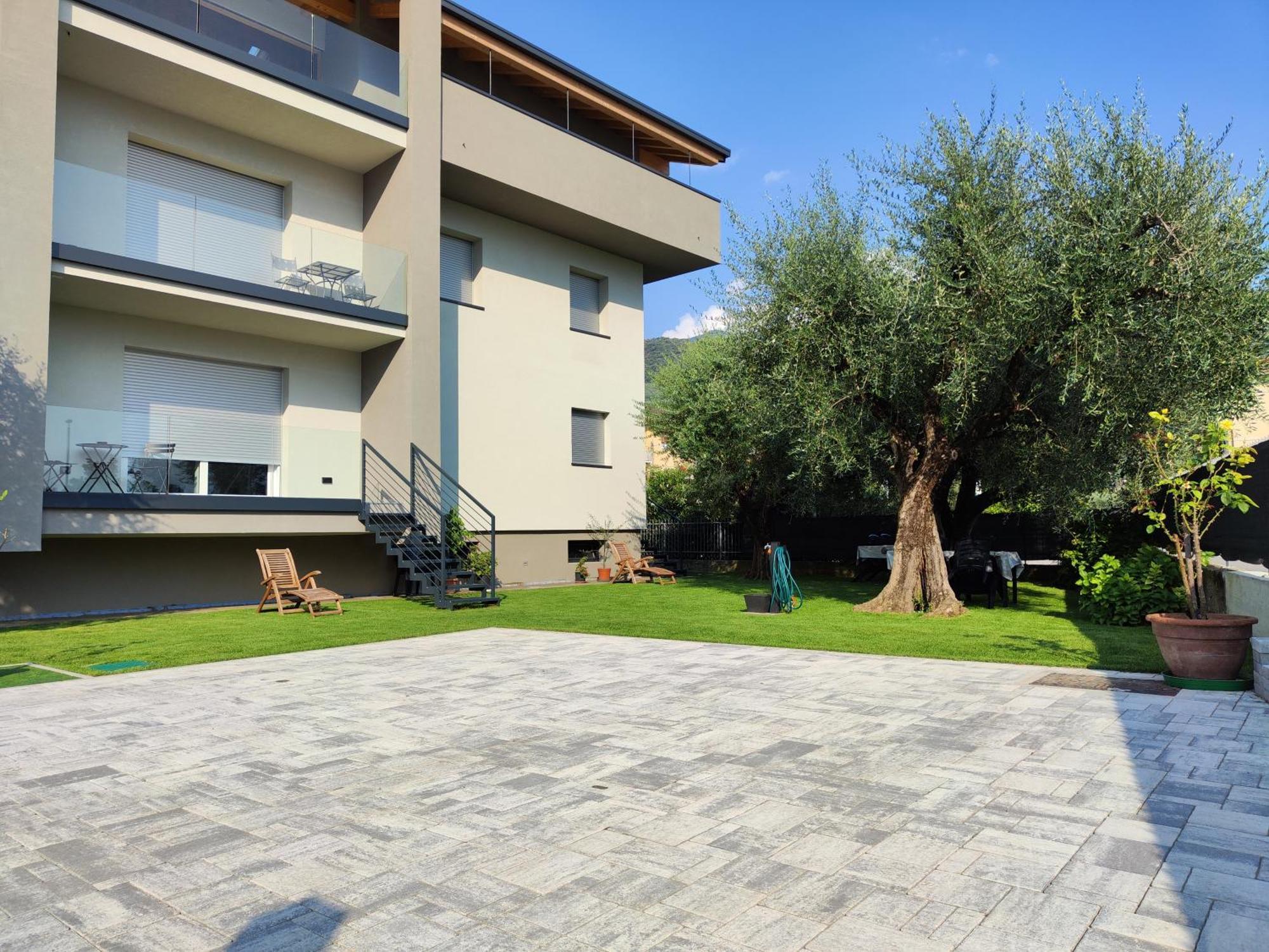 Oasi Degli Ulivi Apartment ริวาเดลการ์ดา ภายนอก รูปภาพ