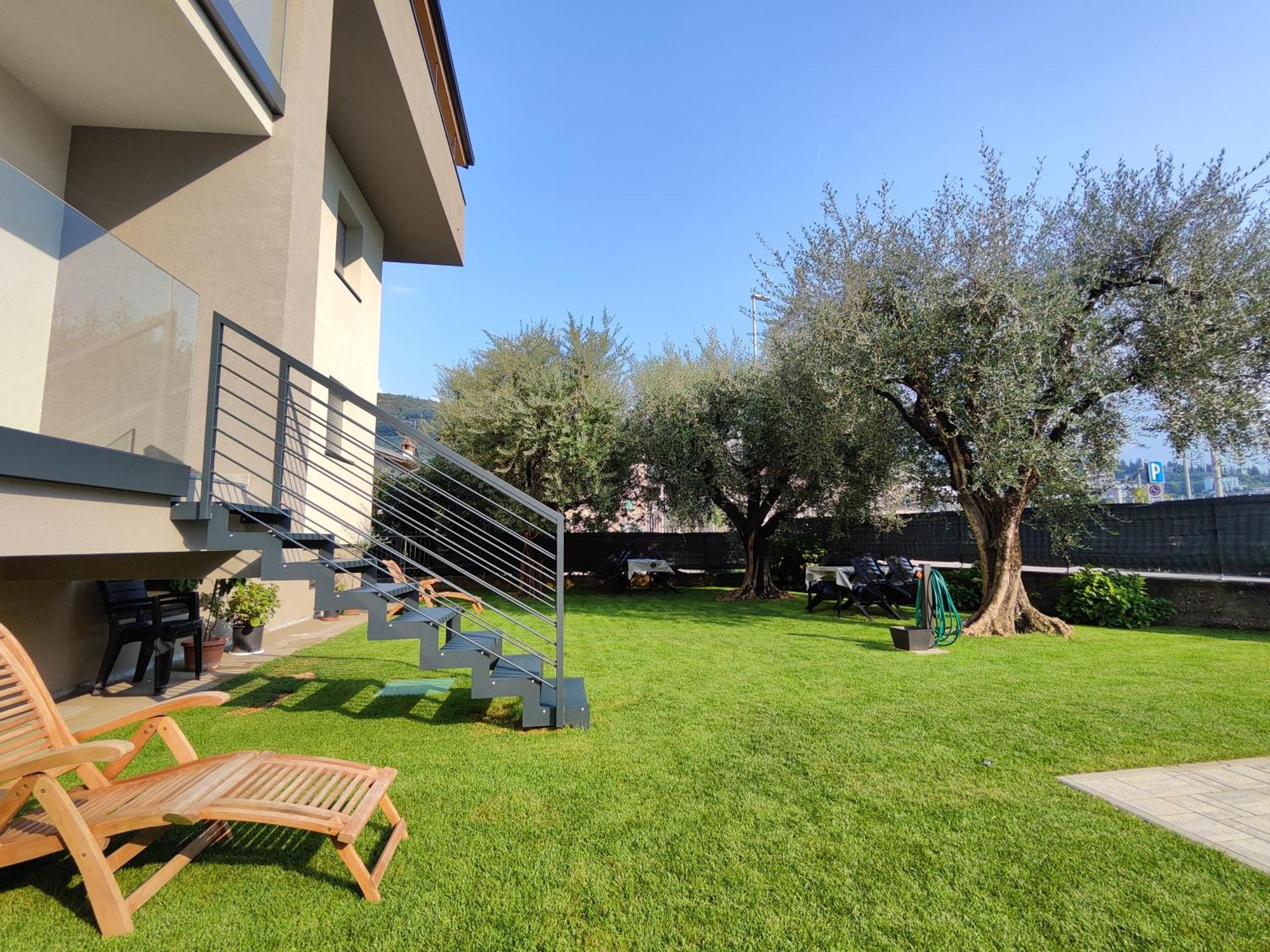 Oasi Degli Ulivi Apartment ริวาเดลการ์ดา ภายนอก รูปภาพ